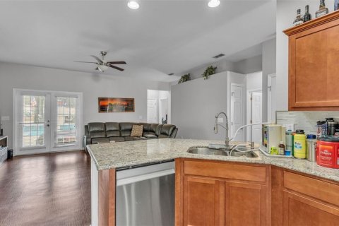 House in Winter Haven, Florida 4 bedrooms, 192.03 sq.m. № 1832823 - photo 11