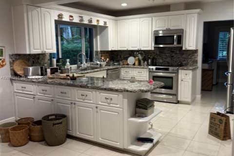 Villa ou maison à vendre à Pinecrest, Floride: 3 chambres, 257.8 m2 № 2317936 - photo 2