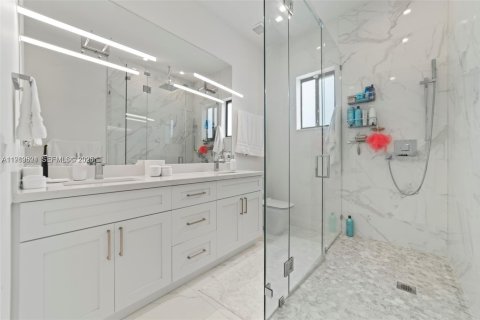 Villa ou maison à vendre à Miami, Floride: 4 chambres, 187.85 m2 № 2081032 - photo 29