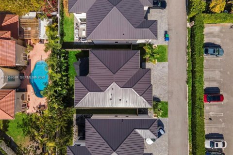 Villa ou maison à vendre à Miami, Floride: 4 chambres, 187.85 m2 № 2081032 - photo 3