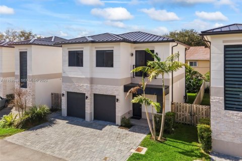 Villa ou maison à vendre à Miami, Floride: 4 chambres, 187.85 m2 № 2081032 - photo 2