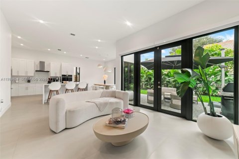Villa ou maison à vendre à Miami, Floride: 4 chambres, 187.85 m2 № 2081032 - photo 7