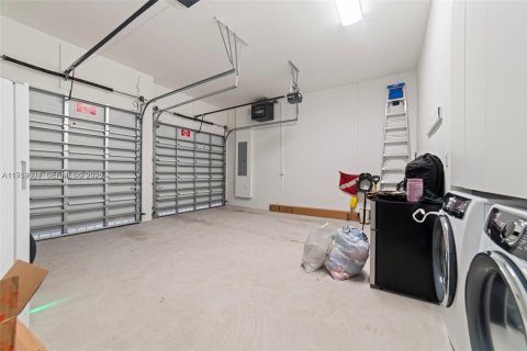 Villa ou maison à vendre à Miami, Floride: 4 chambres, 187.85 m2 № 2081032 - photo 15