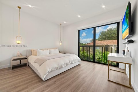 Villa ou maison à vendre à Miami, Floride: 4 chambres, 187.85 m2 № 2081032 - photo 28