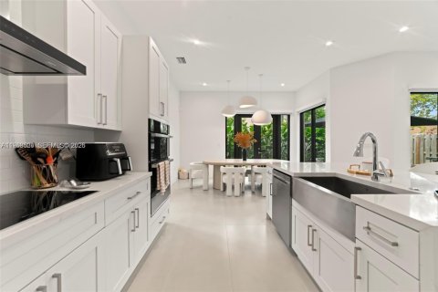 Villa ou maison à vendre à Miami, Floride: 4 chambres, 187.85 m2 № 2081032 - photo 18