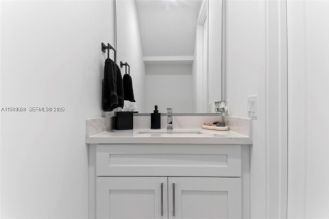 Villa ou maison à vendre à Miami, Floride: 4 chambres, 187.85 m2 № 2081032 - photo 16