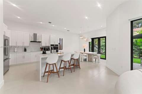 Villa ou maison à vendre à Miami, Floride: 4 chambres, 187.85 m2 № 2081032 - photo 11