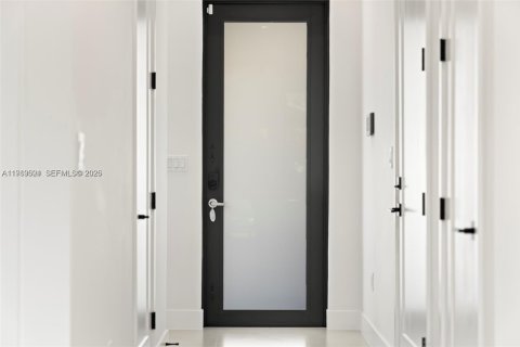 Villa ou maison à vendre à Miami, Floride: 4 chambres, 187.85 m2 № 2081032 - photo 25