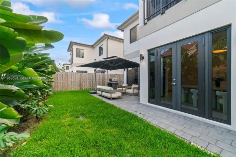 Villa ou maison à vendre à Miami, Floride: 4 chambres, 187.85 m2 № 2081032 - photo 6