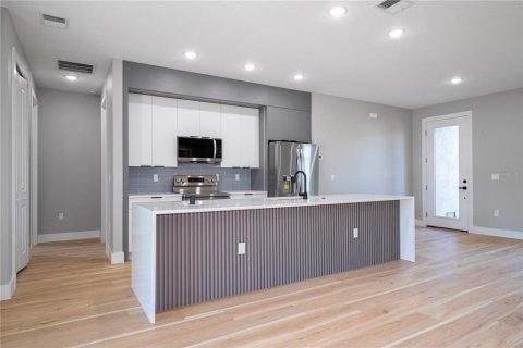 Villa ou maison à vendre à Port Charlotte, Floride: 4 chambres, 166.76 m2 № 2389366 - photo 13