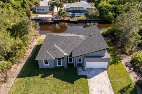 Villa ou maison à vendre à Port Charlotte, Floride: 4 chambres, 166.76 m2 № 2389366 - photo 4