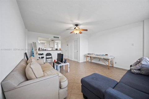 Condo in Boca Raton, Florida, 2 bedrooms  № 2003083 - photo 3