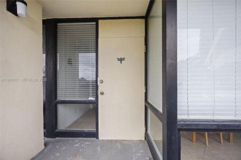 Condo in Boca Raton, Florida, 2 bedrooms  № 2003083 - photo 2