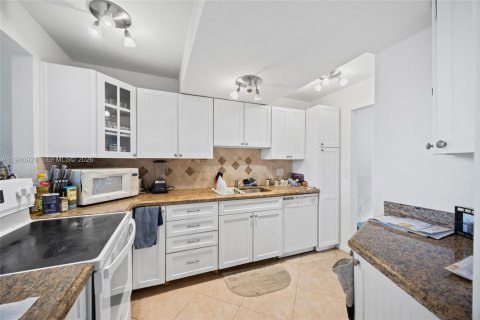 Condo in Boca Raton, Florida, 2 bedrooms  № 2003083 - photo 7