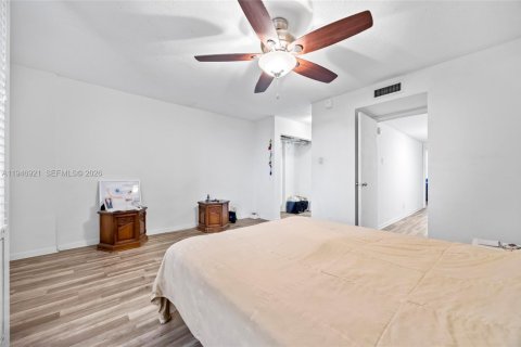 Condo in Boca Raton, Florida, 2 bedrooms  № 2003083 - photo 20