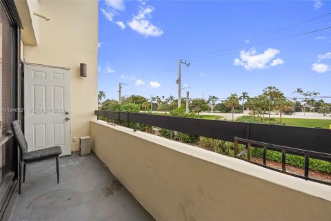 Condo in Boca Raton, Florida, 2 bedrooms  № 2003083 - photo 27