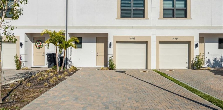 Adosado en Lakewood Ranch, Florida 2 dormitorios, 128.48 m2 № 2149765