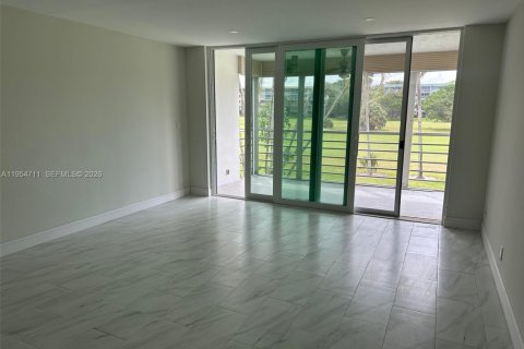 Condo in Pompano Beach, Florida, 3 bedrooms № 2029817 - photo 5