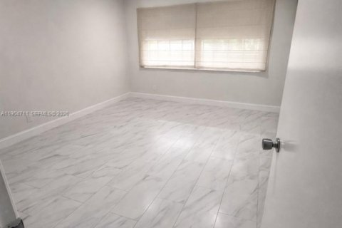 Condo in Pompano Beach, Florida, 3 bedrooms № 2029817 - photo 9