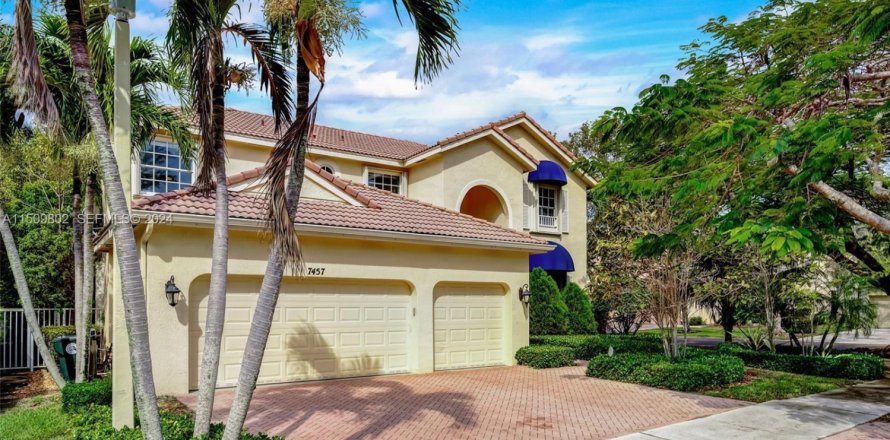Villa ou maison à Coconut Creek, Floride 5 chambres, 292.64 m2 № 2394750