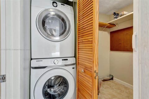Condo in Davie, Florida, 2 bedrooms  № 1819805 - photo 11