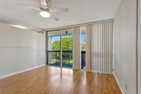 Condo in Davie, Florida, 2 bedrooms  № 1819805 - photo 22