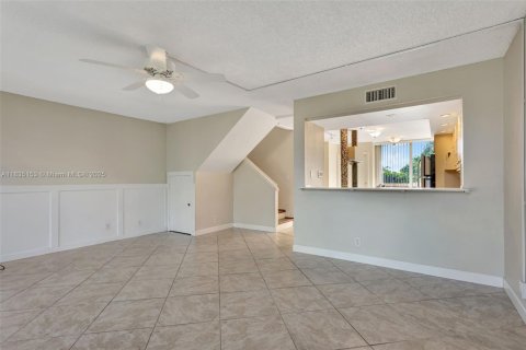 Condo in Davie, Florida, 2 bedrooms  № 1819805 - photo 17