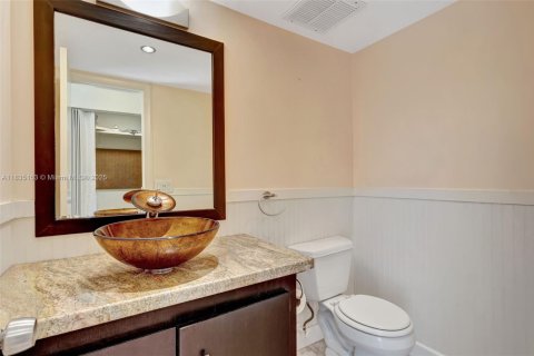 Condo in Davie, Florida, 2 bedrooms  № 1819805 - photo 13