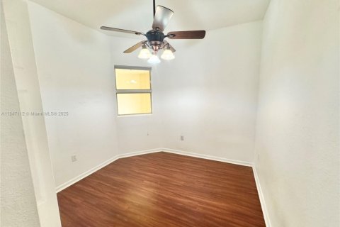 Снять в аренду кондоминиум в Дорал, Флорида 3 спальни, 116.69м2, № 1961575 - фото 14