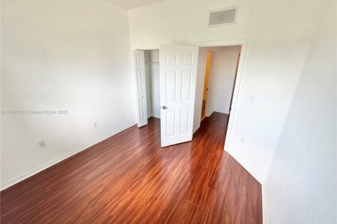 Снять в аренду кондоминиум в Дорал, Флорида 3 спальни, 116.69м2, № 1961575 - фото 12