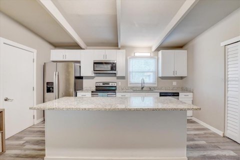 House in Tampa, Florida 3 bedrooms, 109.25 sq.m. № 1774621 - photo 8
