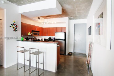 Кондоминиум с 2 спальнями в Майами, Флорида № 1995655