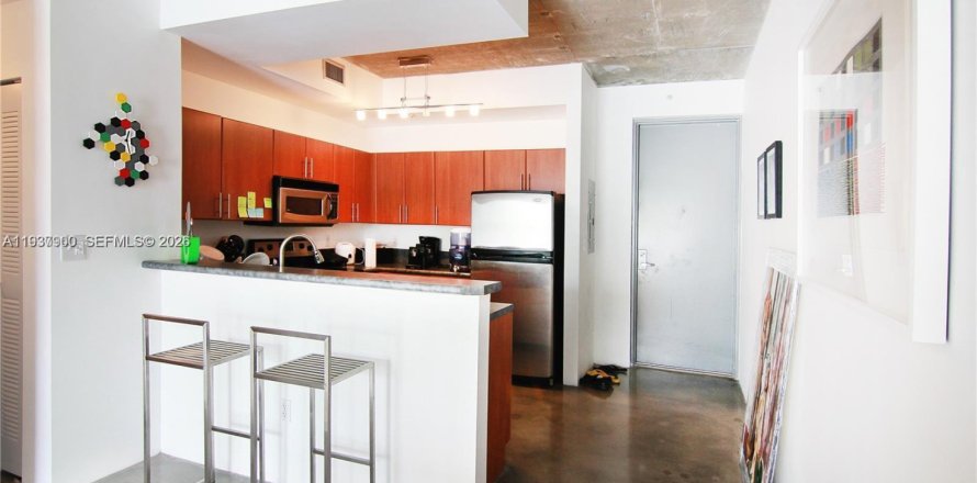 Кондоминиум с 2 спальнями в Майами, Флорида № 1995655