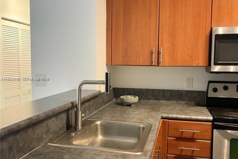 Купить кондоминиум в Майами, Флорида 2 спальни, 98.48м2, № 1995655 - фото 5