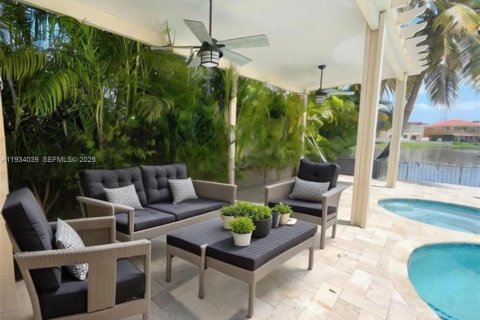 Casa en venta en Miramar, Florida, 5 dormitorios, 290.13 m2 № 1993740 - foto 28