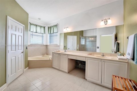 Casa en venta en Miramar, Florida, 5 dormitorios, 290.13 m2 № 1993740 - foto 16