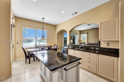 Casa en venta en Miramar, Florida, 5 dormitorios, 290.13 m2 № 1993740 - foto 12