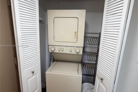 Снять в аренду кондоминиум в Дорал, Флорида 1 спальня, 65.96м2, № 2076354 - фото 8