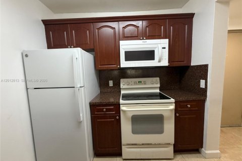 Снять в аренду кондоминиум в Дорал, Флорида 1 спальня, 65.96м2, № 2076354 - фото 2
