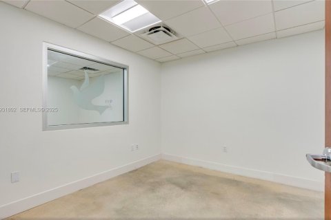Commercial property in Miami, Florida № 2076967 - photo 15