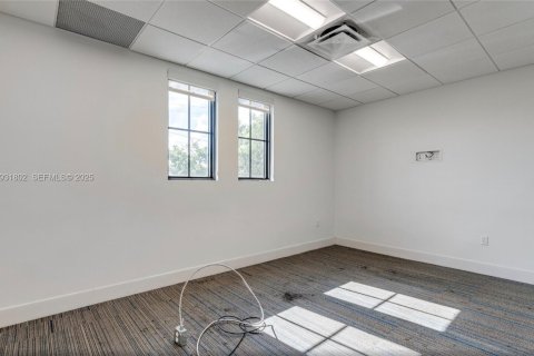Commercial property in Miami, Florida № 2076967 - photo 10