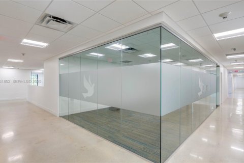 Commercial property in Miami, Florida № 2076967 - photo 5