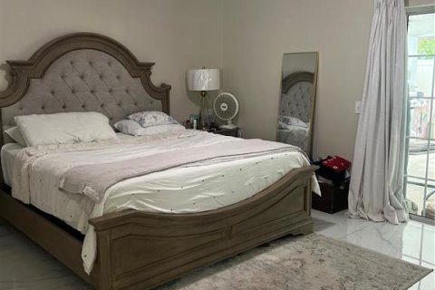House in Tampa, Florida 4 bedrooms, 170.1 sq.m. № 1877463 - photo 5