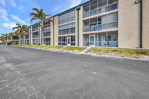 Copropriété à vendre à Punta Gorda, Floride: 2 chambres, 100.06 m2 № 1640601 - photo 30