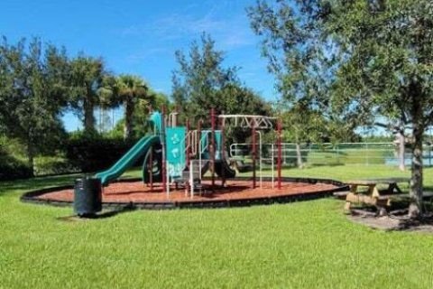 House in Port St. Lucie, Florida 3 bedrooms, 176.51 sq.m. № 2082937 - photo 7