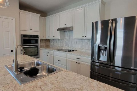 House in Port St. Lucie, Florida 3 bedrooms, 176.51 sq.m. № 2082937 - photo 3