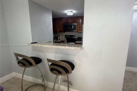 Снять в аренду кондоминиум в Майами, Флорида 3 спальни, 95.32м2, № 2081148 - фото 5