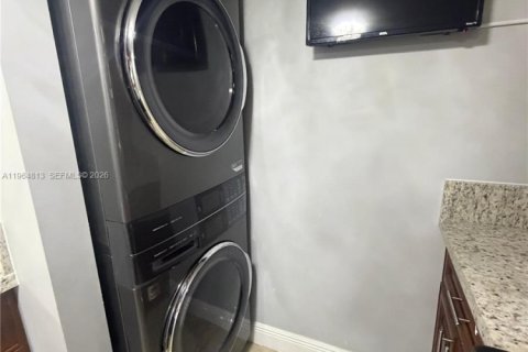Снять в аренду кондоминиум в Майами, Флорида 3 спальни, 95.32м2, № 2081148 - фото 12