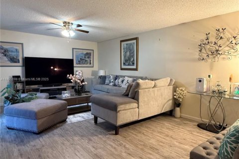 Купить таунхаус в Норт-Лодердейл, Флорида 3 спальни, 132.11м2, № 1947561 - фото 1