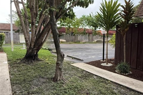 Купить таунхаус в Норт-Лодердейл, Флорида 3 спальни, 132.11м2, № 1947561 - фото 24